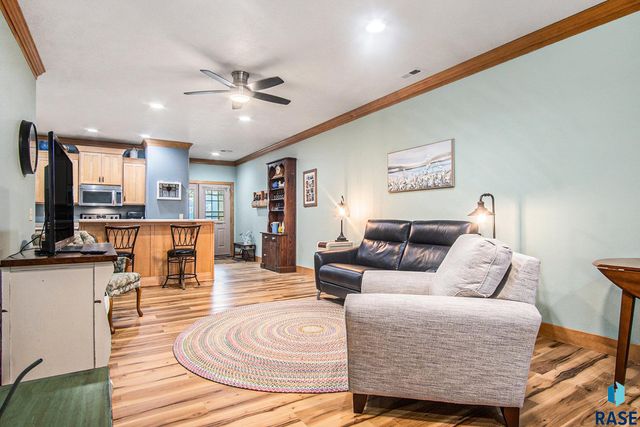 5011 Sunset Blvd Boulevard, Madison, SD 57042