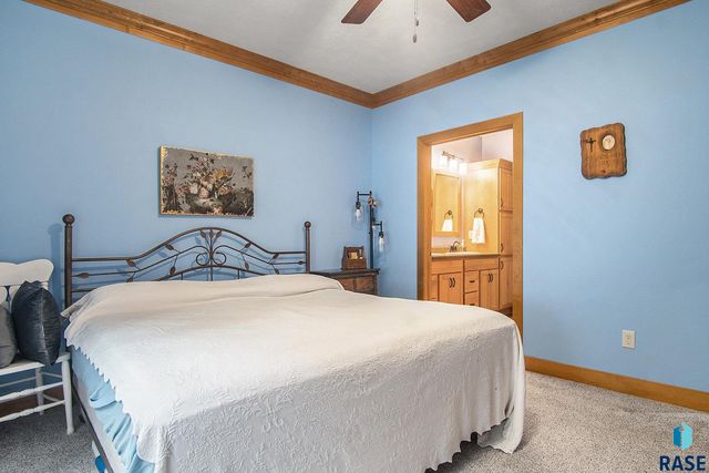 5011 Sunset Blvd Boulevard, Madison, SD 57042