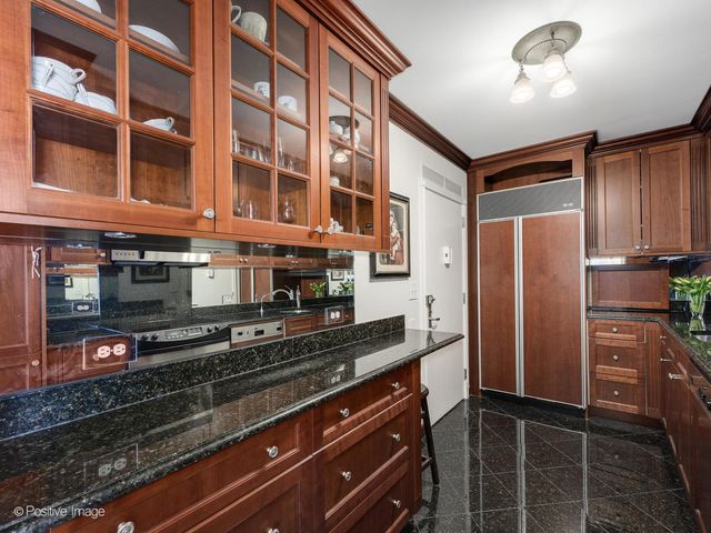 1550 N Lake Shore Drive 12A, Chicago, IL 60610