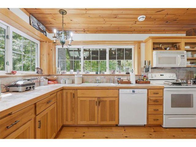 530 Round Lake Court, Osceola, WI 54020