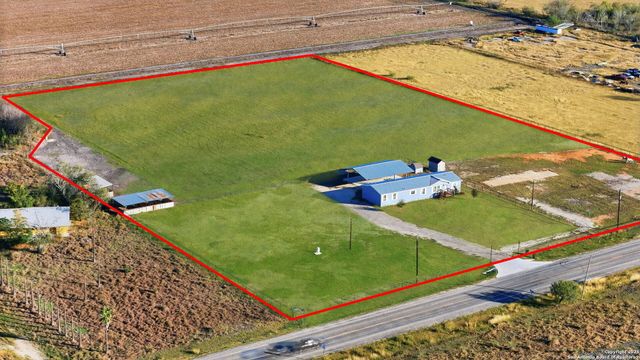 18150 Fm 471, Natalia, TX 78059