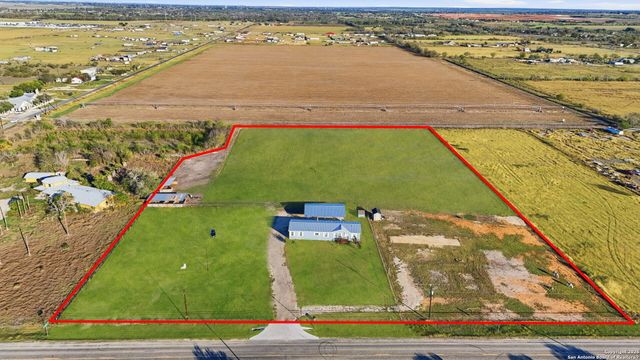 18150 Fm 471, Natalia, TX 78059