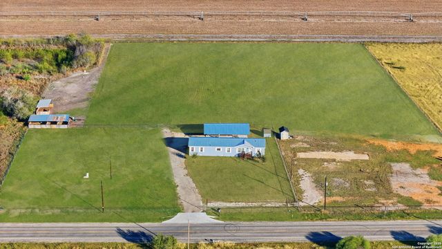 18150 Fm 471, Natalia, TX 78059