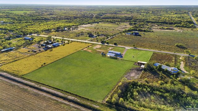 18150 Fm 471, Natalia, TX 78059