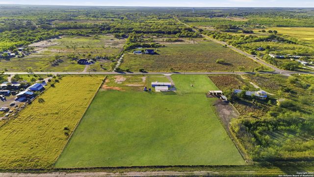 18150 Fm 471, Natalia, TX 78059