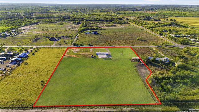 18150 Fm 471, Natalia, TX 78059