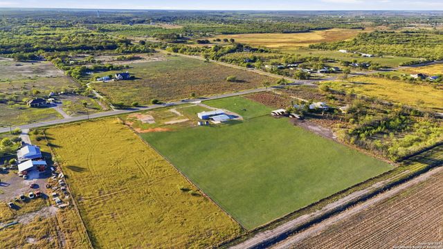 18150 Fm 471, Natalia, TX 78059