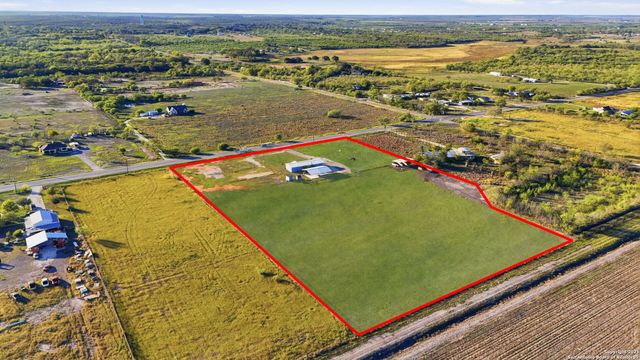 18150 Fm 471, Natalia, TX 78059