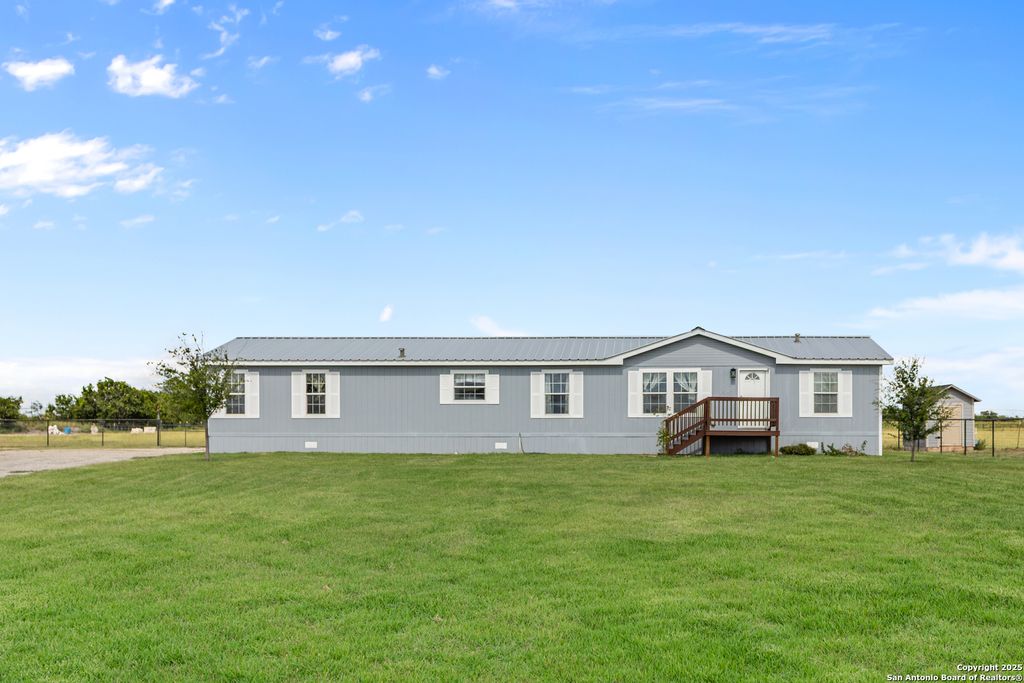 18150 Fm 471, Natalia, TX 78059