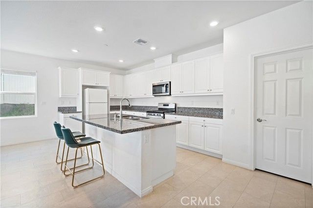 8044 Country Mile Lane, Riverside, CA 92507