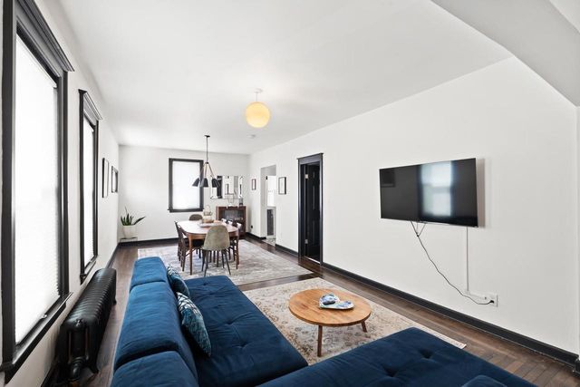 2415 S Kinnickinnic AVENUE, Milwaukee, WI 53207