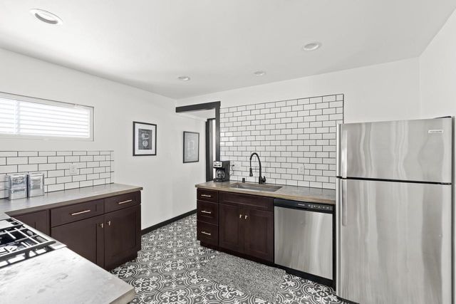 2415 S Kinnickinnic AVENUE, Milwaukee, WI 53207
