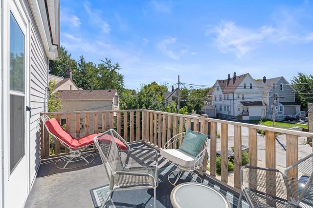 2415 S Kinnickinnic AVENUE, Milwaukee, WI 53207