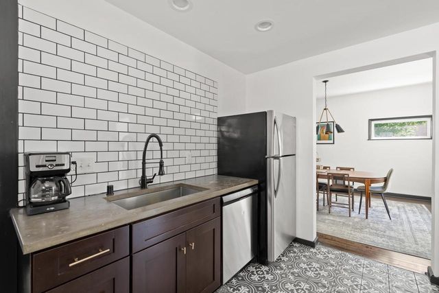 2415 S Kinnickinnic AVENUE, Milwaukee, WI 53207
