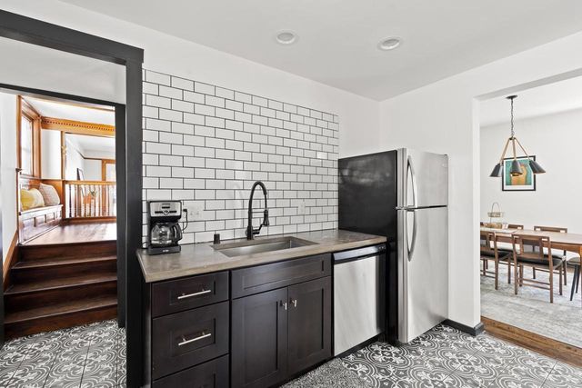 2415 S Kinnickinnic AVENUE, Milwaukee, WI 53207