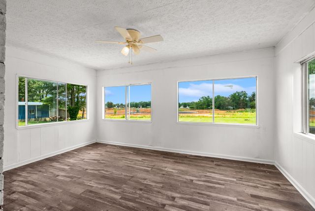 605 N Russell St, Portland, TN 37148