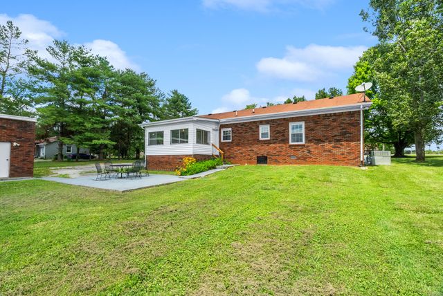 605 N Russell St, Portland, TN 37148