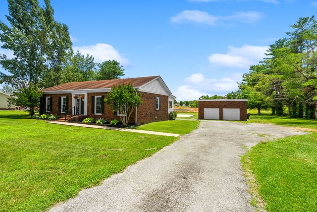 605 N Russell St, Portland, TN 37148