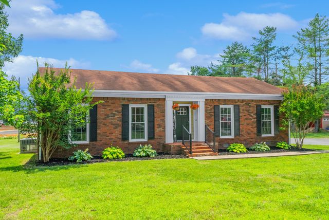 605 N Russell St, Portland, TN 37148