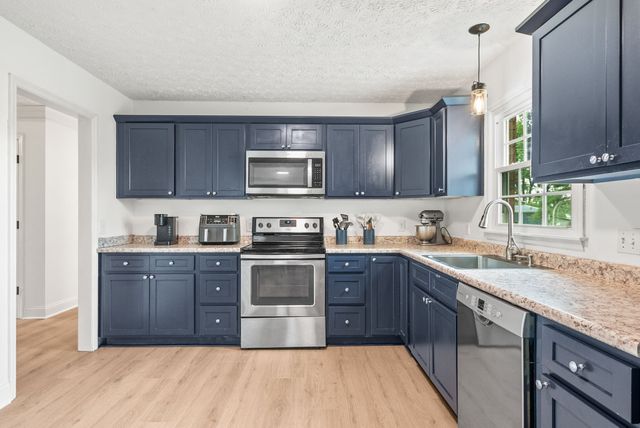 605 N Russell St, Portland, TN 37148