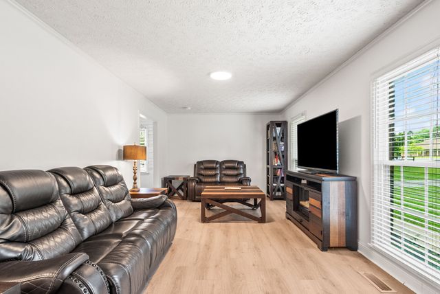 605 N Russell St, Portland, TN 37148