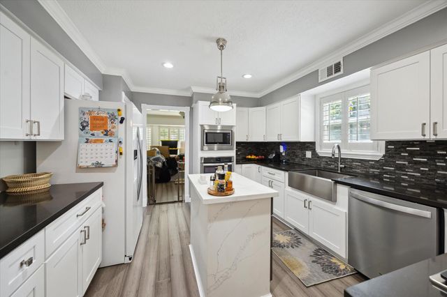 2338 Carleen Road, Houston, TX 77018