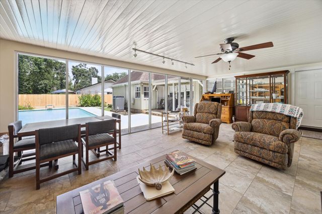 2338 Carleen Road, Houston, TX 77018