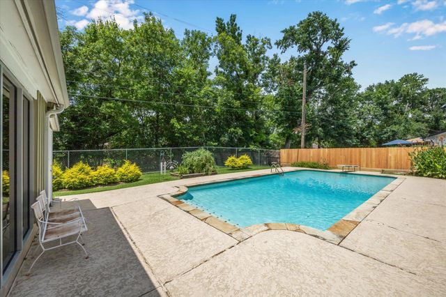 2338 Carleen Road, Houston, TX 77018