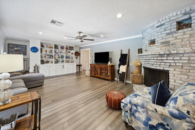 2338 Carleen Road, Houston, TX 77018