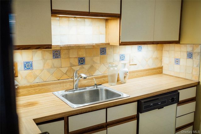 4 Trevor Lake Drive, Congers, NY 10920