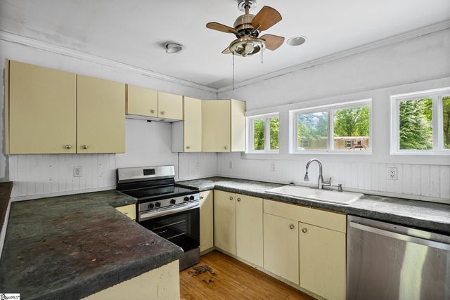 121 Lisa Circle, Marietta, SC 29611