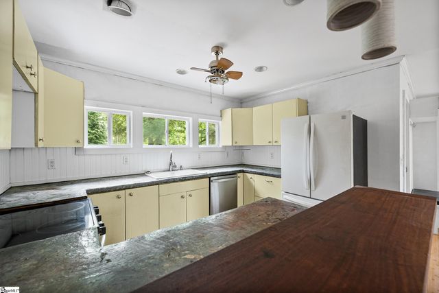121 Lisa Circle, Marietta, SC 29611