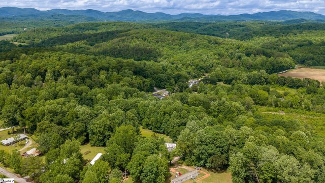 121 Lisa Circle, Marietta, SC 29611