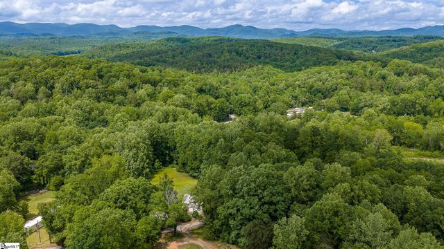 121 Lisa Circle, Marietta, SC 29611