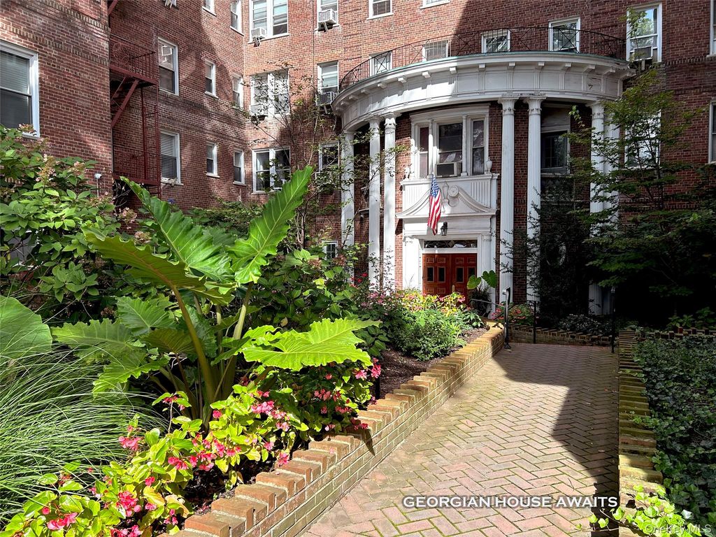 118-11 84 Avenue 118-11 84 Avenue 109, Kew Gardens, NY 11415