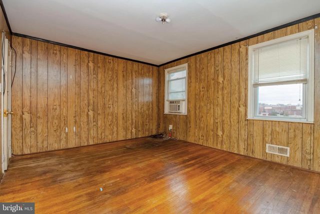 1962 SEARLES RD, Dundalk, MD 21222