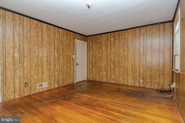 1962 SEARLES RD, Dundalk, MD 21222