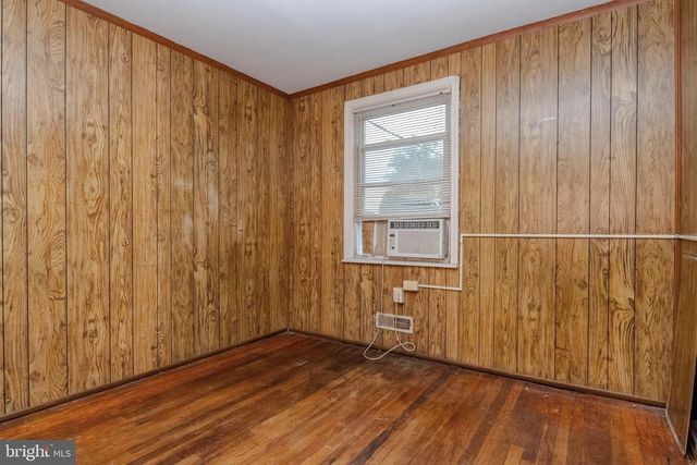 1962 SEARLES RD, Dundalk, MD 21222