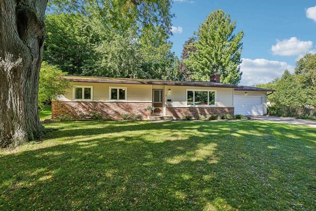 2 Carillon Drive, Madison, WI 53705