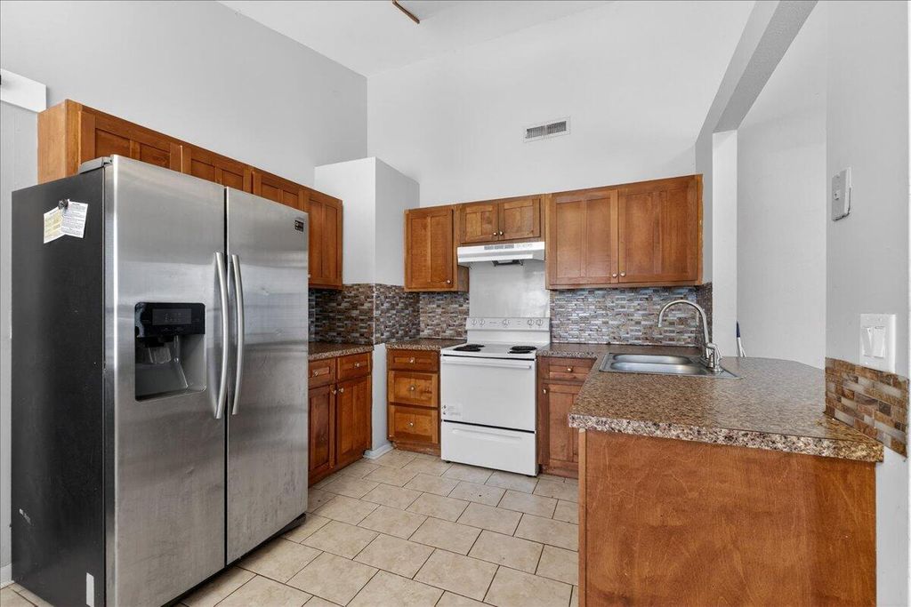 Image 13 of property listing at 203 Tabby Creek Circle, Summerville, SC 29486