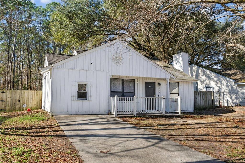 Image 3 of property listing at 203 Tabby Creek Circle, Summerville, SC 29486