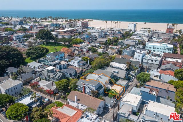 123 Wavecrest Avenue, Venice, CA 90291