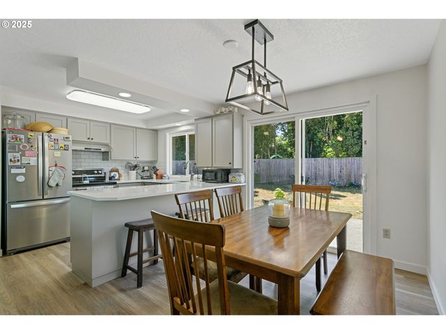 421 Sw LILLYBEN Ave, Gresham, OR 97080