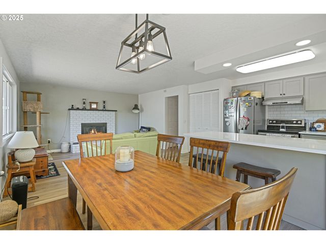 421 Sw LILLYBEN Ave, Gresham, OR 97080