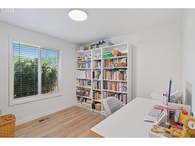 421 Sw LILLYBEN Ave, Gresham, OR 97080