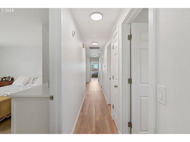 421 Sw LILLYBEN Ave, Gresham, OR 97080