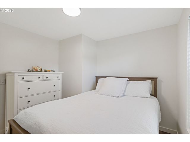 421 Sw LILLYBEN Ave, Gresham, OR 97080