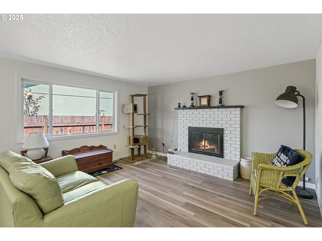 421 Sw LILLYBEN Ave, Gresham, OR 97080