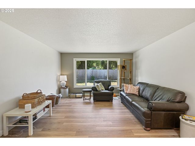 421 Sw LILLYBEN Ave, Gresham, OR 97080