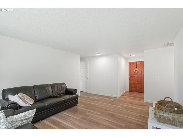 421 Sw LILLYBEN Ave, Gresham, OR 97080